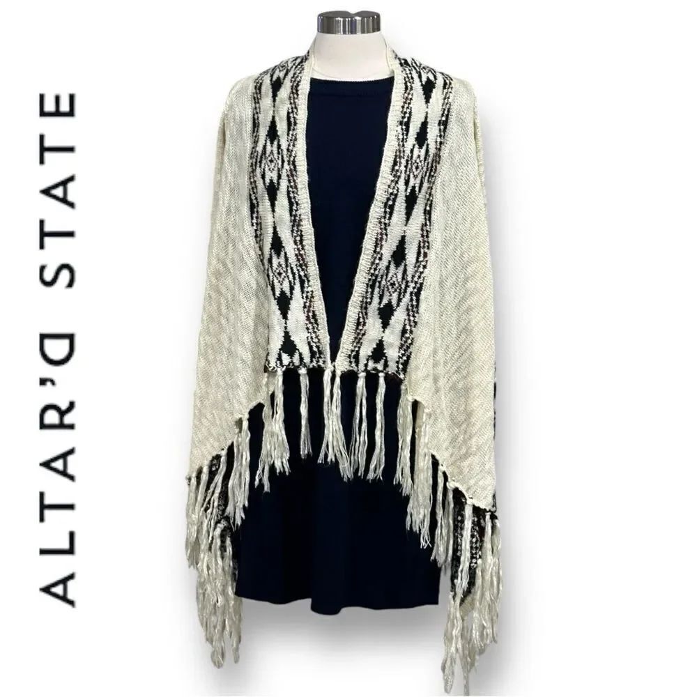 ALTAR’D STATE Women’s Aztec Fringe Cardigan in the Size Small in Ivory/Black